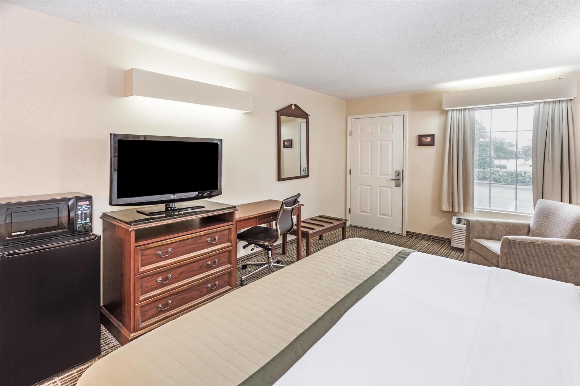 Baymont By Wyndham Valdosta At Valdosta Mall מראה חיצוני תמונה